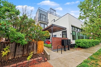 Building Photo - Newer Construction Townhome Available Now!