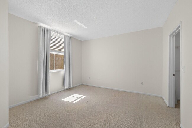 Building Photo - 720 S Sapodilla Ave