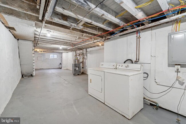 Building Photo - 127 W Albanus St