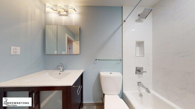 Building Photo - 578 Henry St