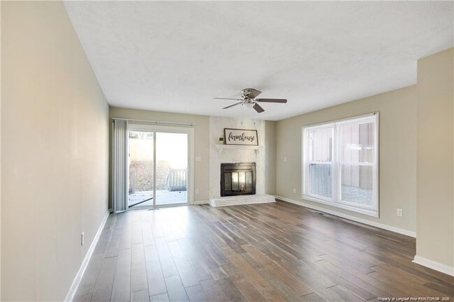 Building Photo - 5940 Laguna Dr