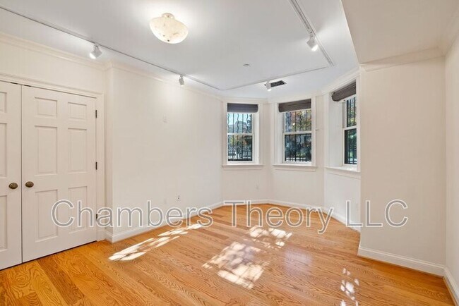 Building Photo - 4 Logan Cir NW