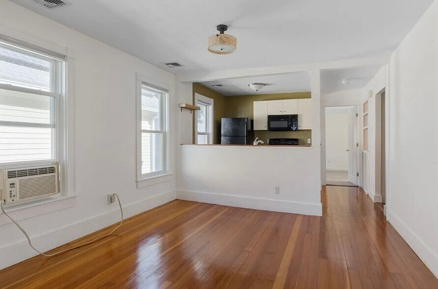 Building Photo - 21 Florence St