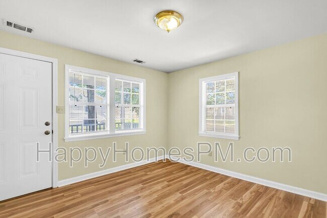 Building Photo - 2113 Taylor St