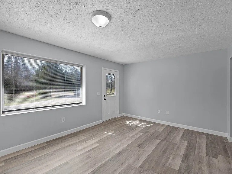 Building Photo - 837 Bear Creek Rd