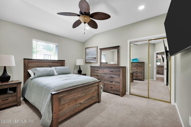 Building Photo - 526 Oakmont Dr