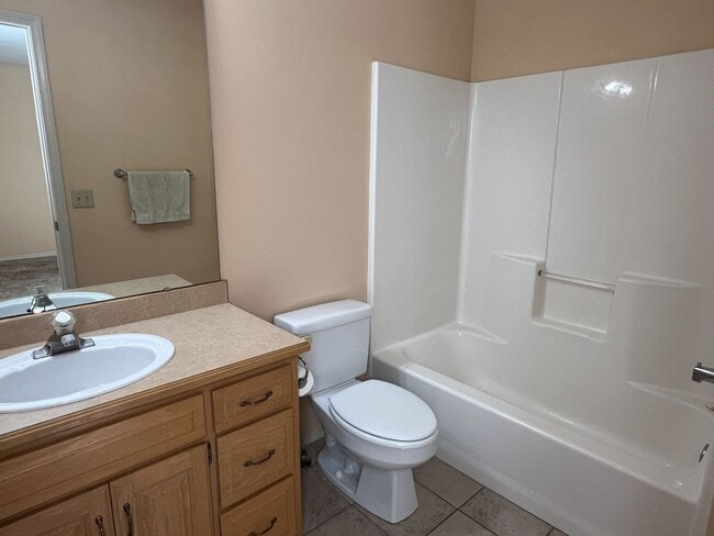 Building Photo - 4 Bedroom Home in SE Springfield!