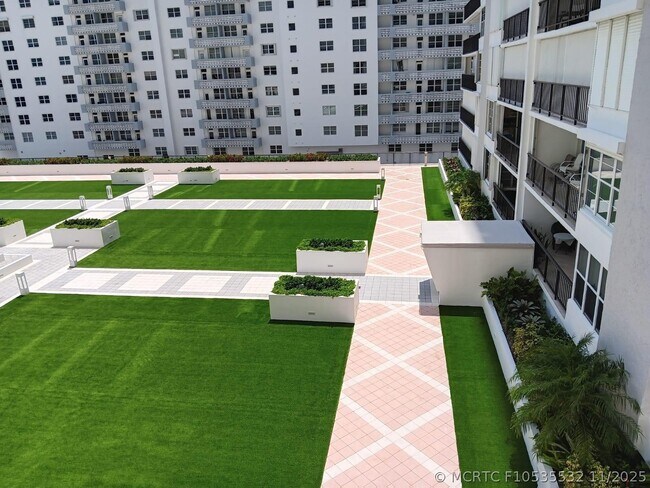Building Photo - 4280 Galt Ocean Dr