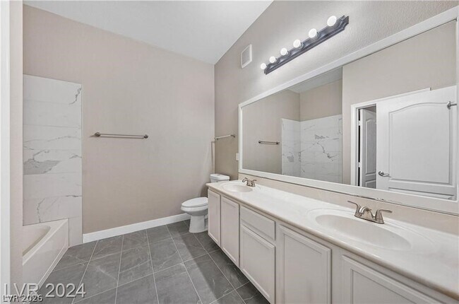 Building Photo - 2305 W Horizon Ridge Pkwy