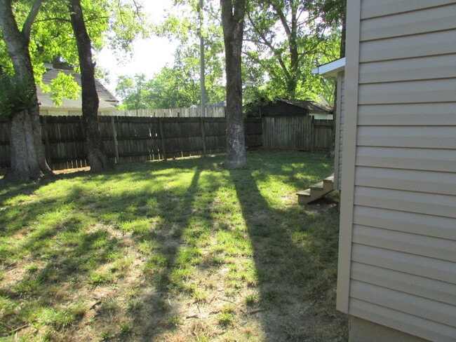 Building Photo - 2 Bed 1 Bath House