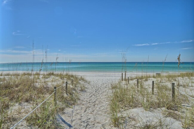 Building Photo - 7205 Thomas Dr