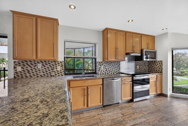 Building Photo - 17137 Waterbend Dr