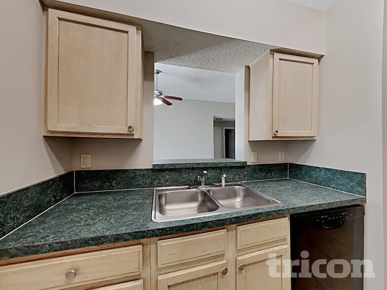 Building Photo - 522 Jimbay Dr