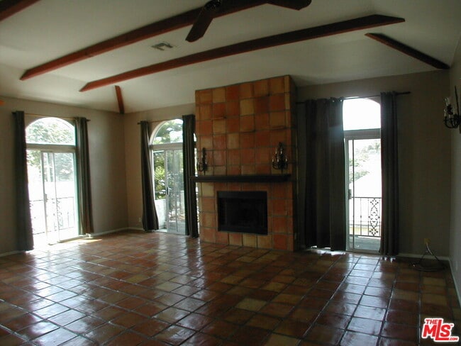 Building Photo - 522 N Edinburgh Ave