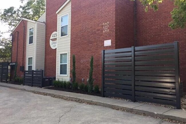Building Photo - 415 Fry St