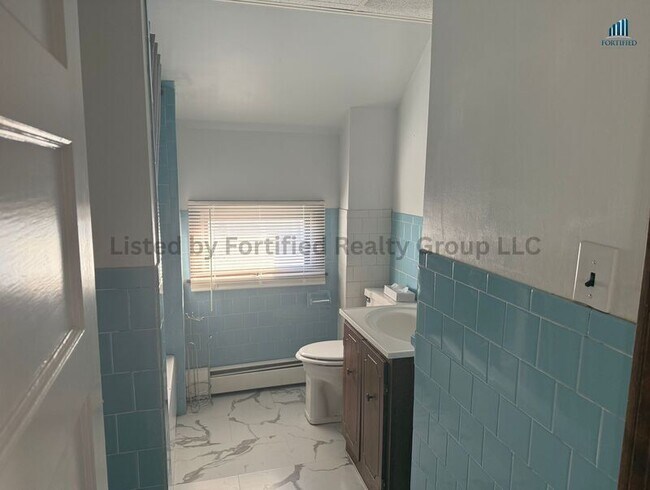 Building Photo - 94 Buffinton St