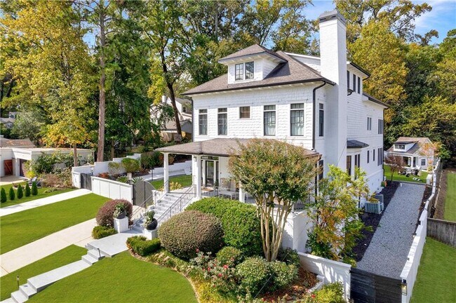 Building Photo - 1812 Wellbourne Dr NE