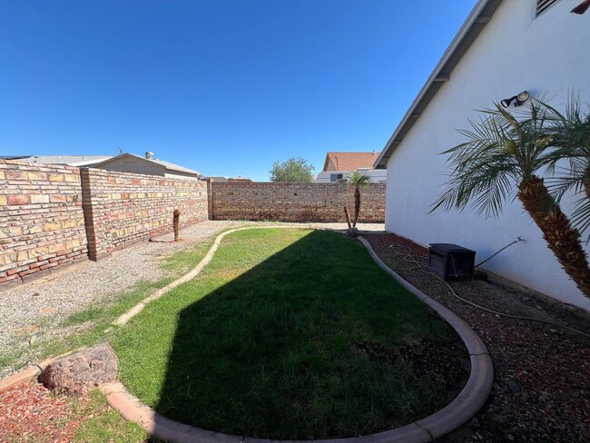 Building Photo - NICE 3 BED 2 BATH!