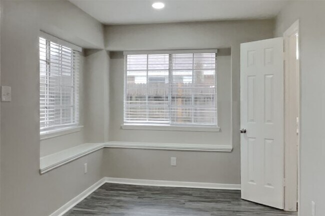 Building Photo - 18807 Sandia Pines Dr