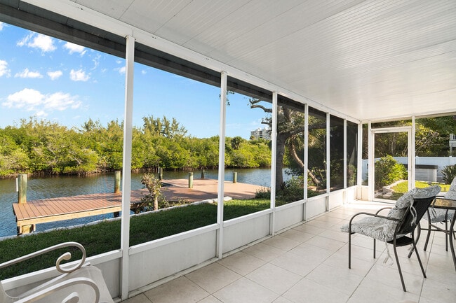 Building Photo - 922 Jackson Way