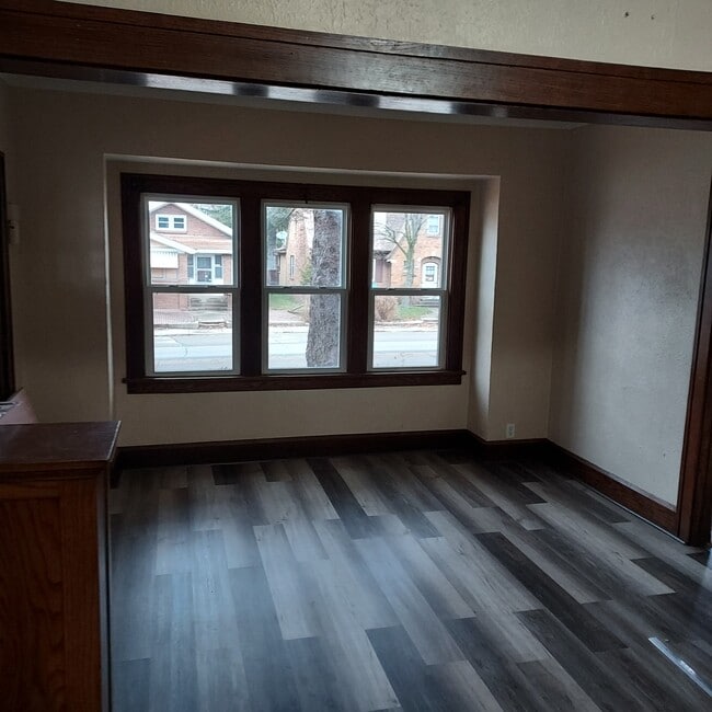 Building Photo - 2305 Broadway