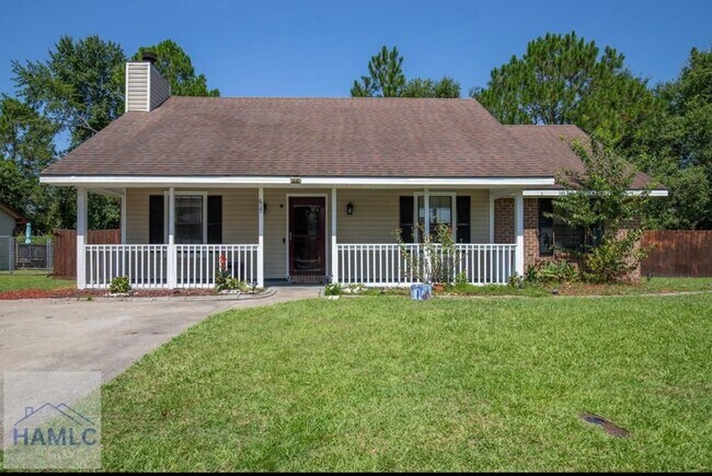 Primary Photo - Charming 3 Bedroom, 2 Bath Home! Enjoy a c...