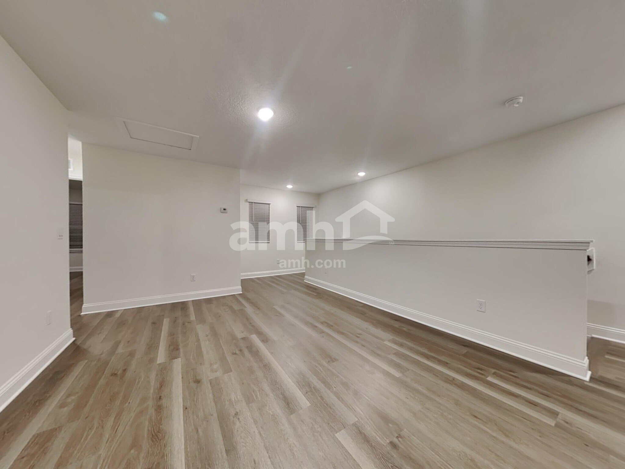 Building Photo - 11638 Hillside Dr