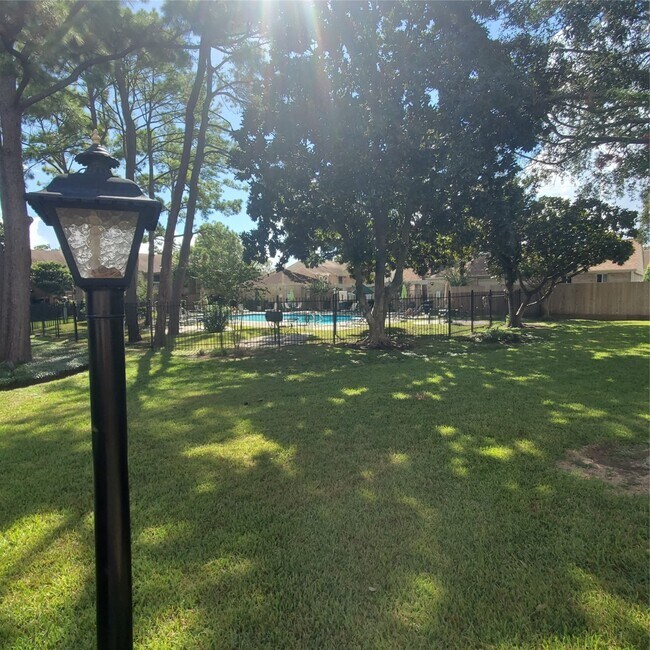 Building Photo - 726 Country Pl Dr