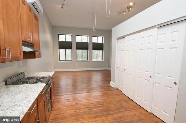 Primary Photo - 1527 South St