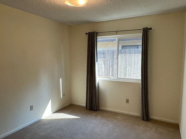 Building Photo - 409 Quailridge Rd