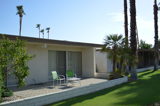 Building Photo - Remodeled 'Fairview Cottage',Long Term. UN...