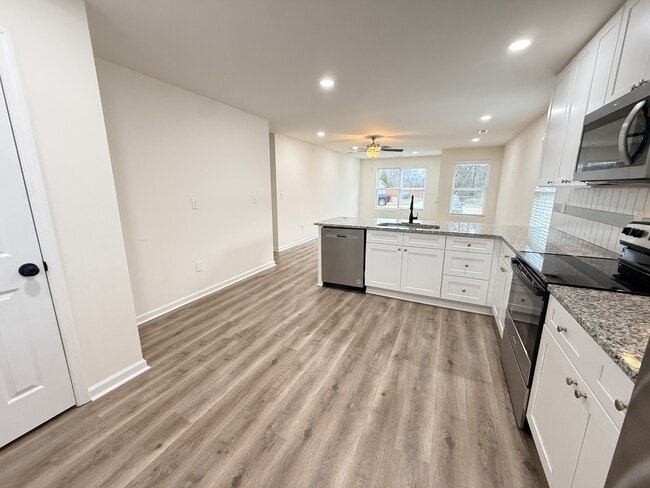 Building Photo - 103 Oakwood Meadows Dr