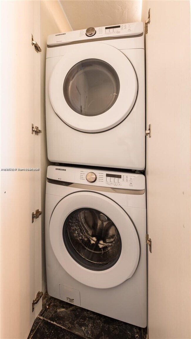 Building Photo - 426 NE 26th St