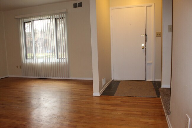 Building Photo - TRENT 543