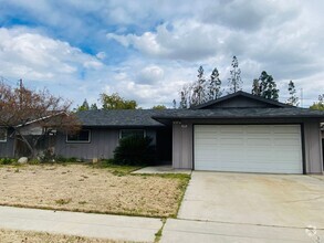 Building Photo - $2,195 Charming 3 Bedroom Home With 2 Livi...