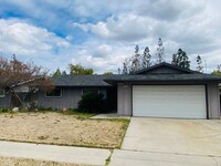 Building Photo - $2,195 Charming 3 Bedroom Home With 2 Livi...