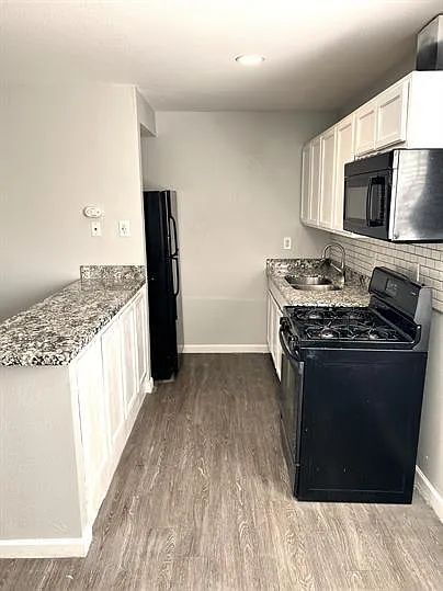 Building Photo - UPDATED 2 BEDROOMS WITH PRIVATE PATIO & CENTRAL AIR