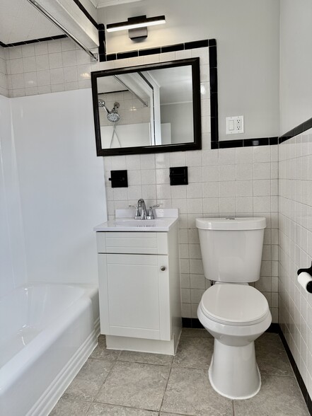 Building Photo - 2322 S Hutchinson St