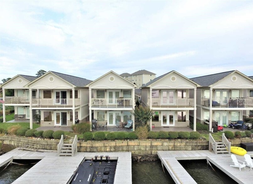 Building Photo - 188 Villa Pt