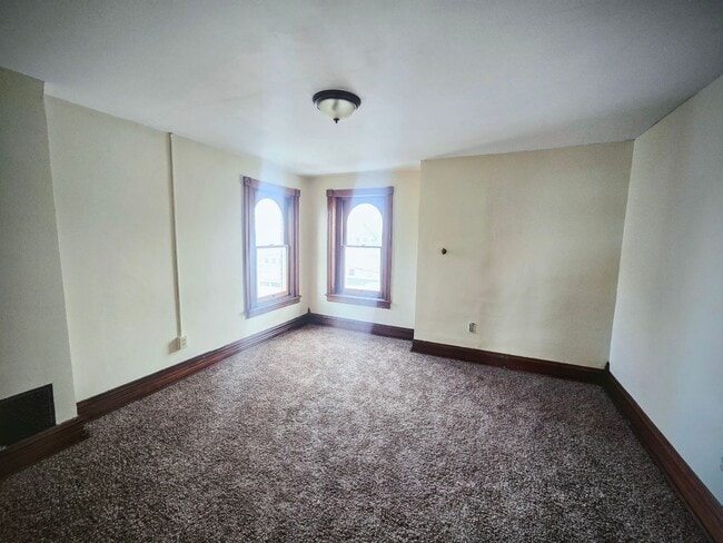 Building Photo - 916 Washington St