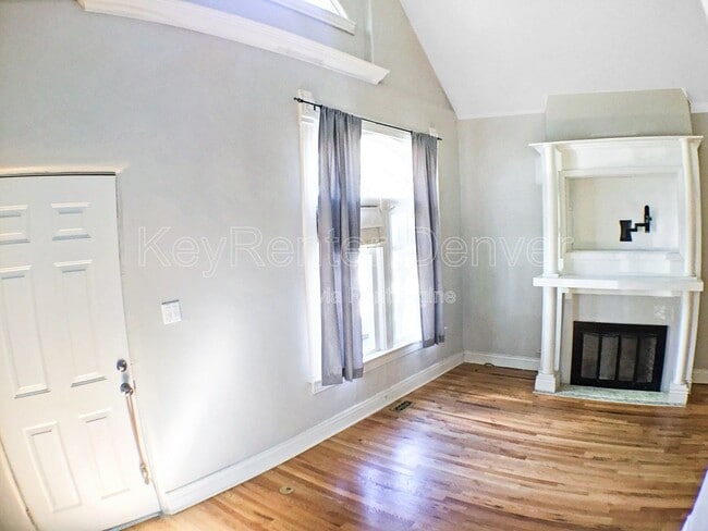 Building Photo - 1032 E 24th Ave