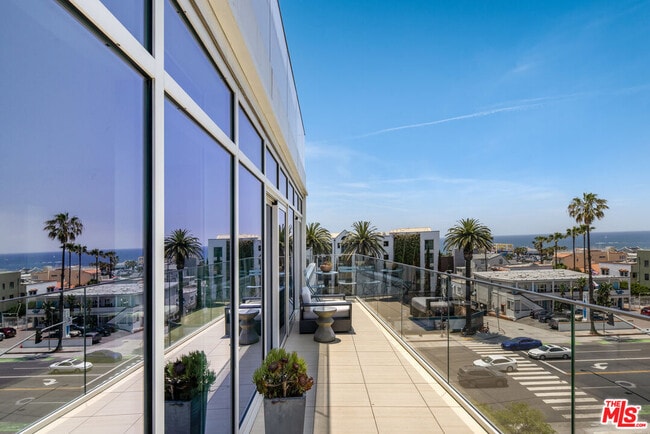 Building Photo - 1705 Ocean Ave