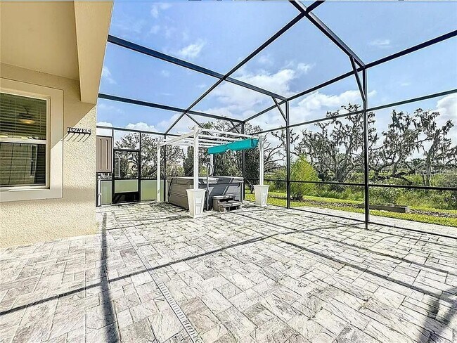 Building Photo - 8886 FALLEN OAK Dr