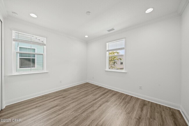 Building Photo - 9000 Parrot Pl