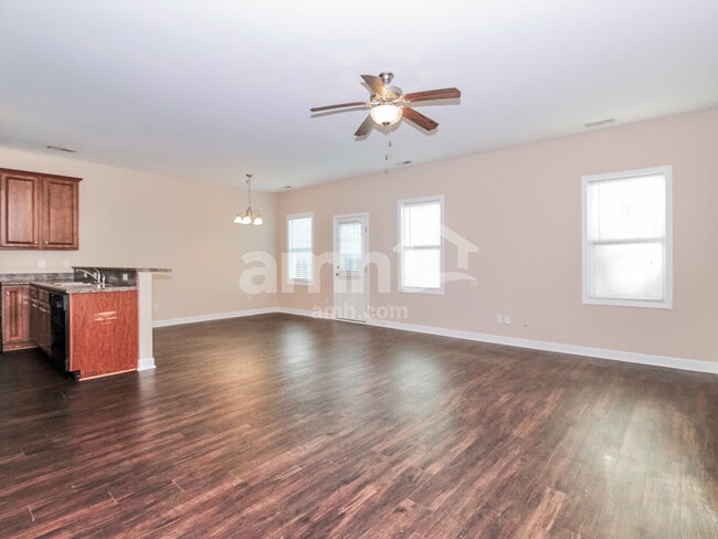 Building Photo - 28 Thornbury Dr