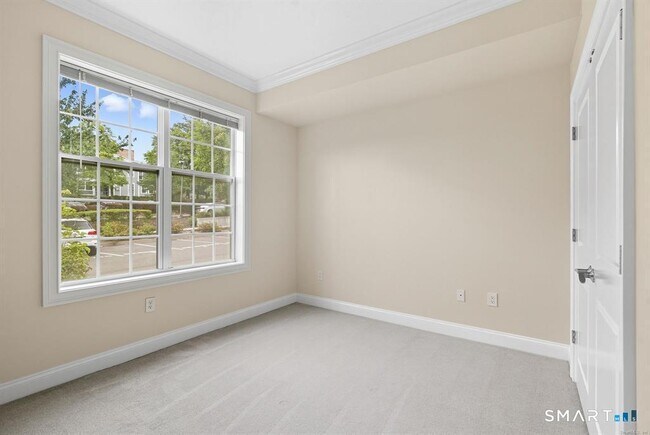 Building Photo - 142 East Ave