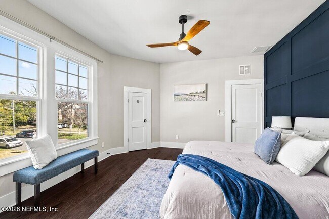 Building Photo - 2843 Oak St