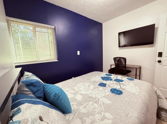 Building Photo - 5140 River Bluff Ln