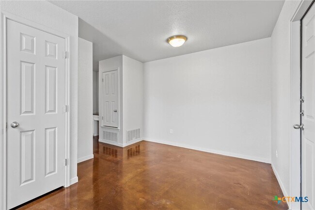 Building Photo - 3749 W Amity Rd