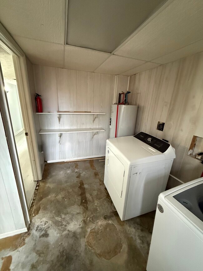 Building Photo - 1815 Tennyson Dr